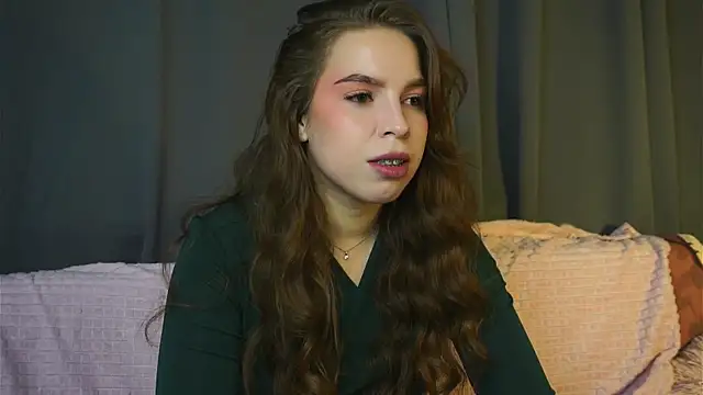 ToniaRoehr online show from October 9, 2025, 8:51 pm