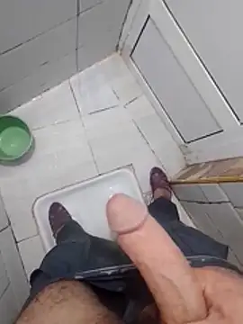 Iuhggikk online show from October 31, 2025, 7:59 pm