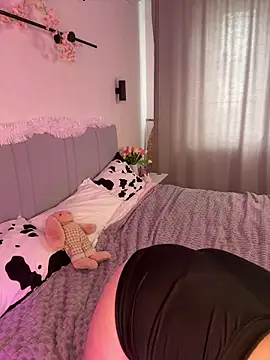 JenniferLouns online show from October 16, 2025, 10:49 am