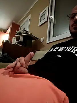 arksex32 online show from April 13, 2026, 8:14 pm