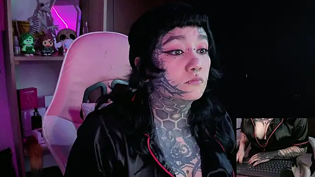 Snapshot of persefoneunderworld666 chatting on October 10, 2025, 1:43 pm persefoneunderworld666 online show from October 10, 2025, 1:43 pm