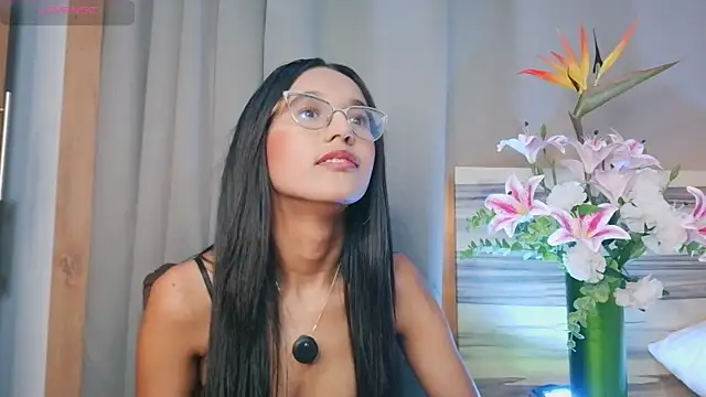 Snapshot of luna_valen chatting on May 10, 2026, 4:39 am luna valen online show from May 10, 2026, 4:39 am