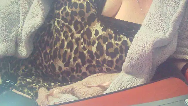 Playful MILF Demi online show from October 31, 2025, 12:33 am