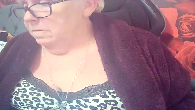 Playful MILF Demi online show from February 27, 2026, 11:49 pm