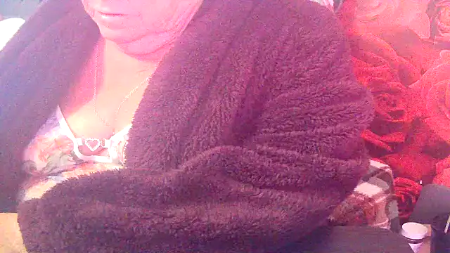 Snapshot of Playful_MILF_Demi chatting on June 17, 2026, 9:27 pm Playful MILF Demi online show from June 17, 2026, 9:27 pm