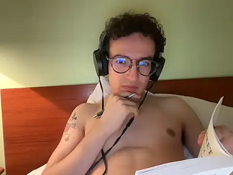 Poeta98xh online show from October 3, 2025, 9:01 pm