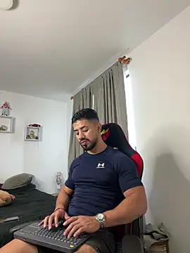 Ezzio Scolaro online show from March 2, 2026, 10:05 pm