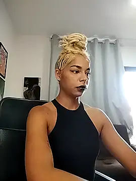 Helenoir online show from April 15, 2026, 2:13 pm