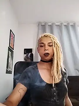 Snapshot of Helenoir chatting on June 12, 2026, 7:57 pm Helenoir online show from June 12, 2026, 7:57 pm