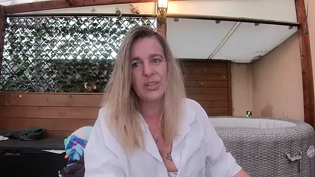 Delichieuse5 online show from June 24, 2026, 8:08 pm
