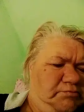 Snapshot of LusiyaGold5 chatting on October 12, 2025, 9:58 pm LusiyaGold5 online show from October 12, 2025, 9:58 pm