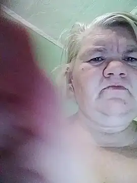 Snapshot of LusiyaGold5 chatting on October 22, 2025, 9:03 pm LusiyaGold5 online show from October 22, 2025, 9:03 pm