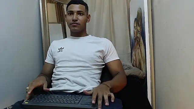 Snapshot of drake_cerra chatting on October 5, 2025, 3:27 am drake cerra online show from October 5, 2025, 3:27 am