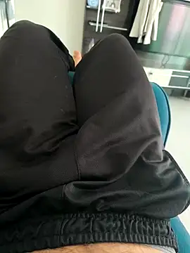 Snapshot of Sert_erkek21_ysm chatting on October 5, 2025, 2:15 pm Sert erkek21 ysm online show from October 5, 2025, 2:15 pm