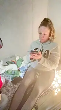 Snapshot of amandatheblondewife chatting on December 16, 2025, 5:56 am amandatheblondewife online show from December 16, 2025, 5:56 am