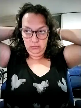 -saraqueen- online show from October 21, 2025, 2:51 pm