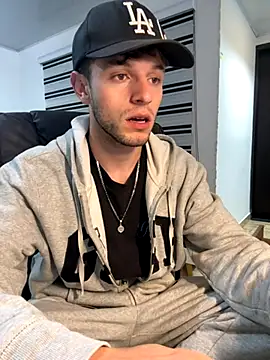 noah red online show from October 14, 2025, 4:02 am