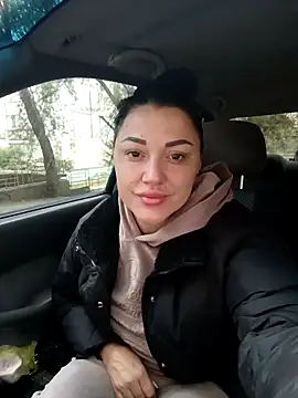 Snapshot of LuceSkys chatting on October 17, 2025, 5:21 am LuceSkys online show from October 17, 2025, 5:21 am