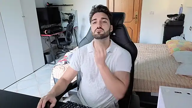 Al3xox02 online show from February 8, 2026, 11:57 am