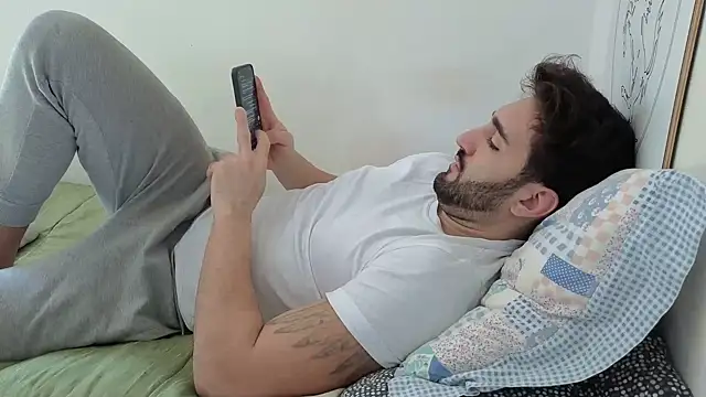 Al3xox02 online show from February 17, 2026, 12:01 pm