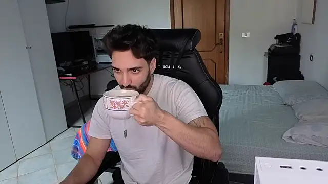 Al3xox02 online show from March 18, 2026, 10:29 am