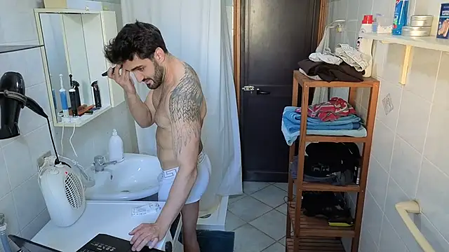 Al3xox02 online show from March 25, 2026, 1:28 pm