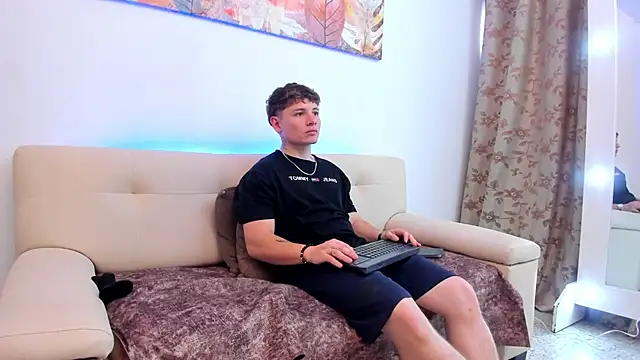 Snapshot of Leoo_Miller chatting on October 7, 2025, 8:50 pm Leoo Miller online show from October 7, 2025, 8:50 pm