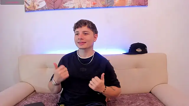 Snapshot of Leoo_Miller chatting on October 14, 2025, 9:15 pm Leoo Miller online show from October 14, 2025, 9:15 pm
