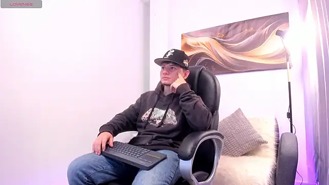 Leoo Miller online show from November 25, 2025, 3:50 am