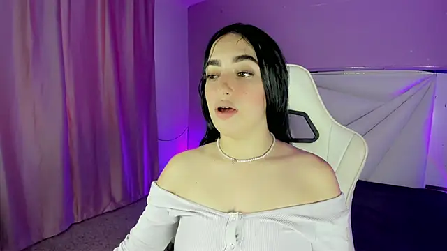 cielooo  online show from November 22, 2025, 8:41 pm