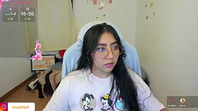 LoveLyy- online show from October 15, 2025, 9:04 pm