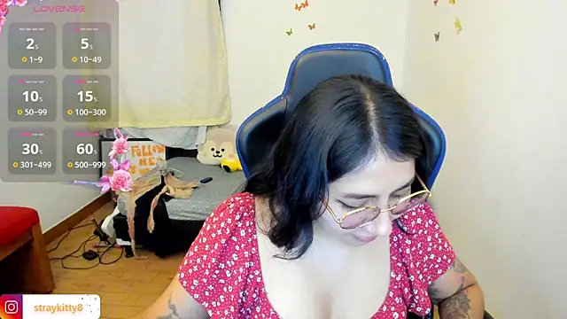 LoveLyy- online show from December 3, 2025, 7:56 pm