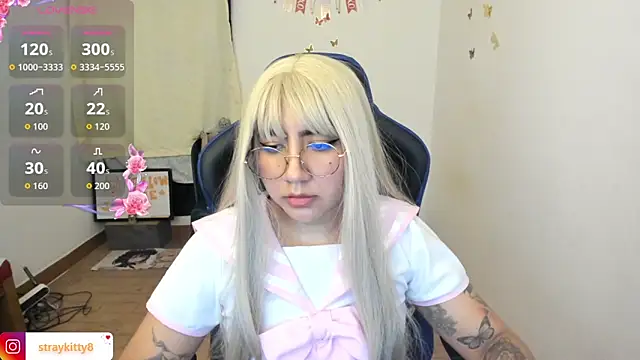 LoveLyy- online show from April 10, 2026, 10:36 pm