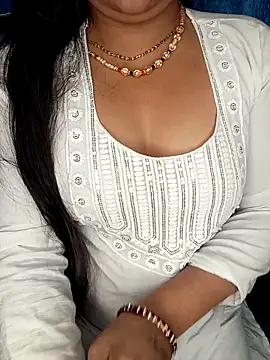 Snapshot of Rashmi_011 chatting on March 28, 2026, 1:33 pm Rashmi 011 online show from March 28, 2026, 1:33 pm