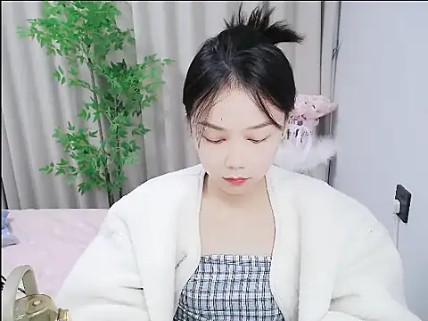 Snapshot of mili0923 chatting on October 21, 2025, 2:12 am mili0923 online show from October 21, 2025, 2:12 am