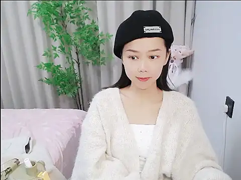 Snapshot of mili0923 chatting on October 22, 2025, 2:23 am mili0923 online show from October 22, 2025, 2:23 am