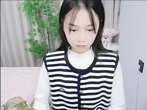 Snapshot of mili0923 chatting on October 23, 2025, 2:33 am mili0923 online show from October 23, 2025, 2:33 am