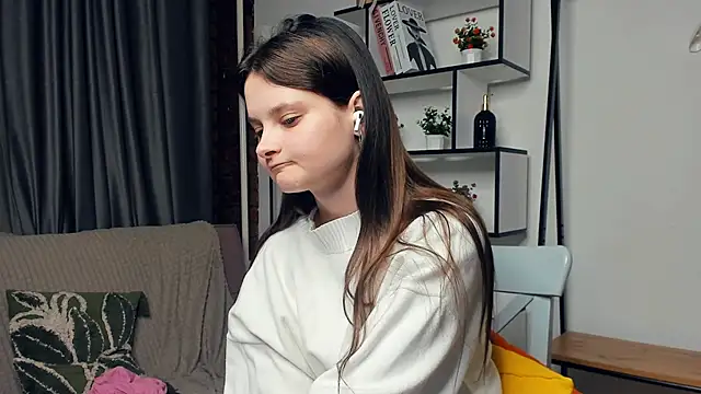 Snapshot of SkyDoll chatting on October 6, 2025, 9:23 pm SkyDoll online show from October 6, 2025, 9:23 pm