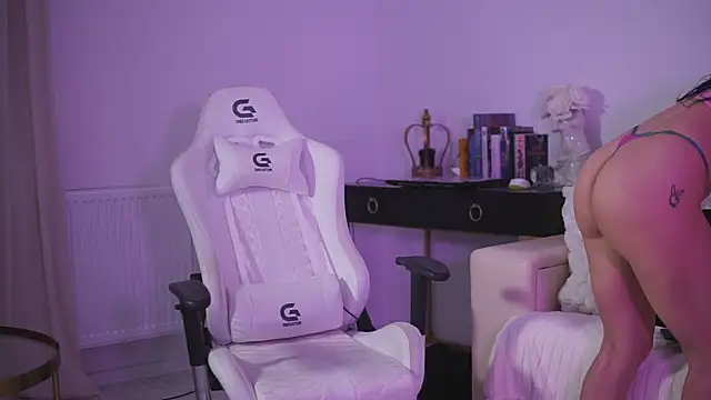 GiaInked online show from December 19, 2025, 12:17 am