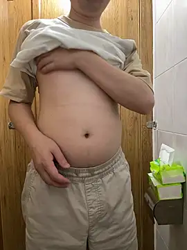 yichengm online show from October 9, 2025, 7:39 am