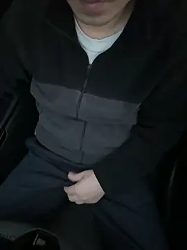 yichengm online show from November 8, 2025, 10:04 am