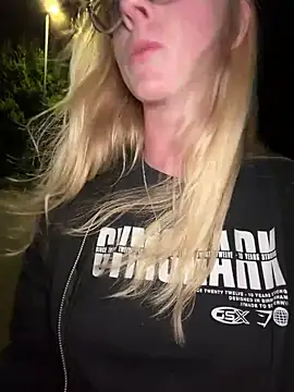 Snapshot of LinaLeana chatting on July 7, 2026, 11:31 pm LinaLeana online show from July 7, 2026, 11:31 pm