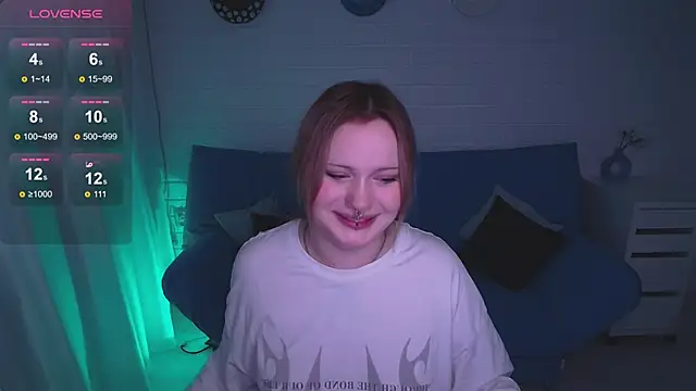 AuroraMour online show from October 21, 2025, 4:13 am