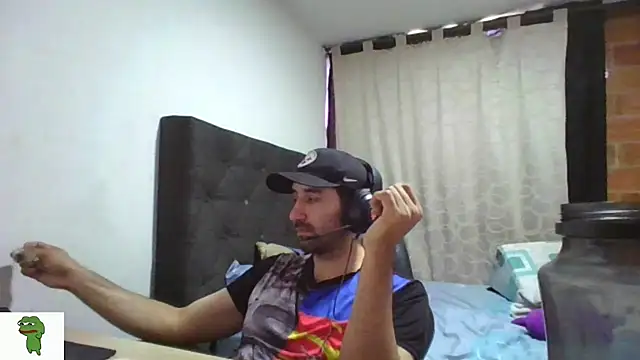 Snapshot of coolfriki chatting on July 17, 2026, 9:41 pm coolfriki online show from July 17, 2026, 9:41 pm