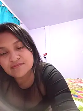 Snapshot of lucia00xx chatting on February 2, 2026, 2:43 am lucia00xx online show from February 2, 2026, 2:43 am