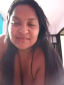 Snapshot of lucia00xx chatting on February 2, 2026, 10:08 pm lucia00xx online show from February 2, 2026, 10:08 pm