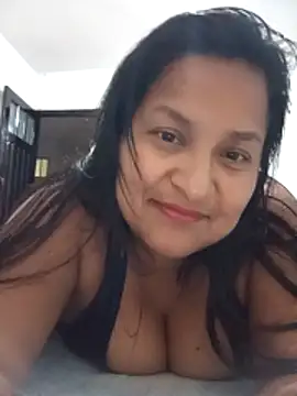 Snapshot of lucia00xx chatting on March 2, 2026, 12:24 am lucia00xx online show from March 2, 2026, 12:24 am