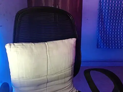 Snapshot of Roiseeee chatting on March 8, 2026, 4:38 am Roiseeee online show from March 8, 2026, 4:38 am