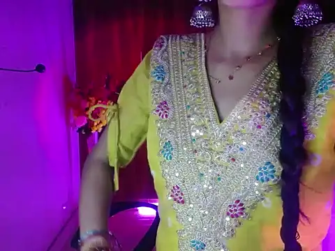 Snapshot of Roiseeee chatting on April 8, 2026, 5:18 am Roiseeee online show from April 8, 2026, 5:18 am