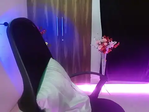 Snapshot of Roiseeee chatting on April 12, 2026, 4:39 am Roiseeee online show from April 12, 2026, 4:39 am